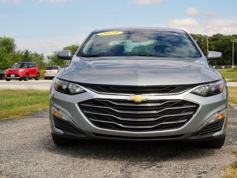 Used 2024 Chevrolet Malibu LT image 3