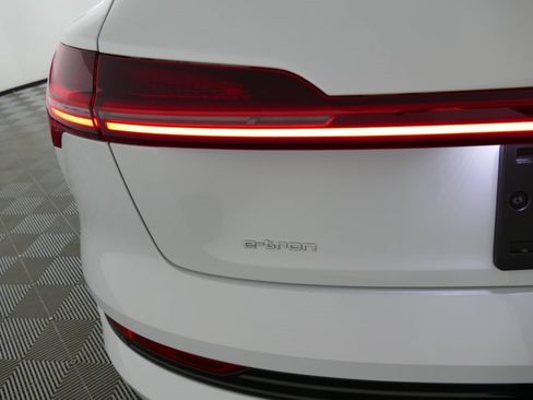 Used 2023 Audi e-tron Premium Plus image 33