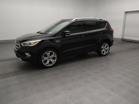 Used 2019 Ford Escape Titanium image 2