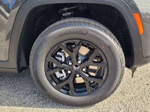 New 2025 Jeep Grand Cherokee L Altitude image 9