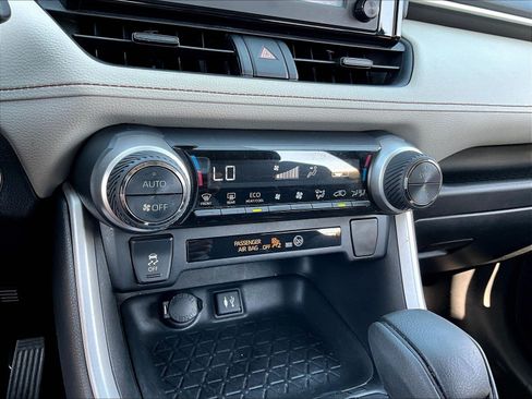 Used 2019 Toyota RAV4 XLE FWD image 15