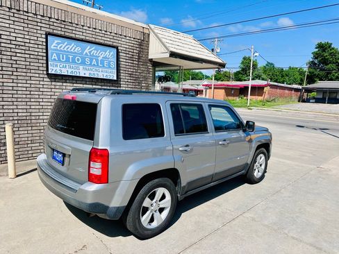 Used 2016 Jeep Patriot Latitude FWD image 3