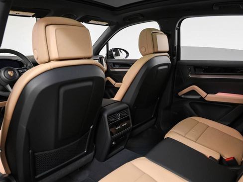 New 2025 Porsche Cayenne image 92