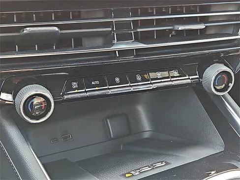 New 2025 Chevrolet Traverse LT w/ Enhanced Driving Package image 11