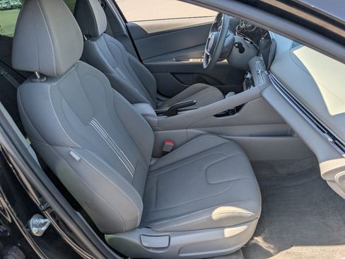 Used 2024 Hyundai Elantra SEL FWD image 8