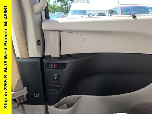 Used 2020 Chrysler Pacifica Limited FWD image 37