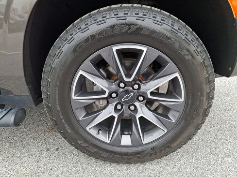 Used 2021 Chevrolet Tahoe Z71 w/ Z71 Signature Package image 9