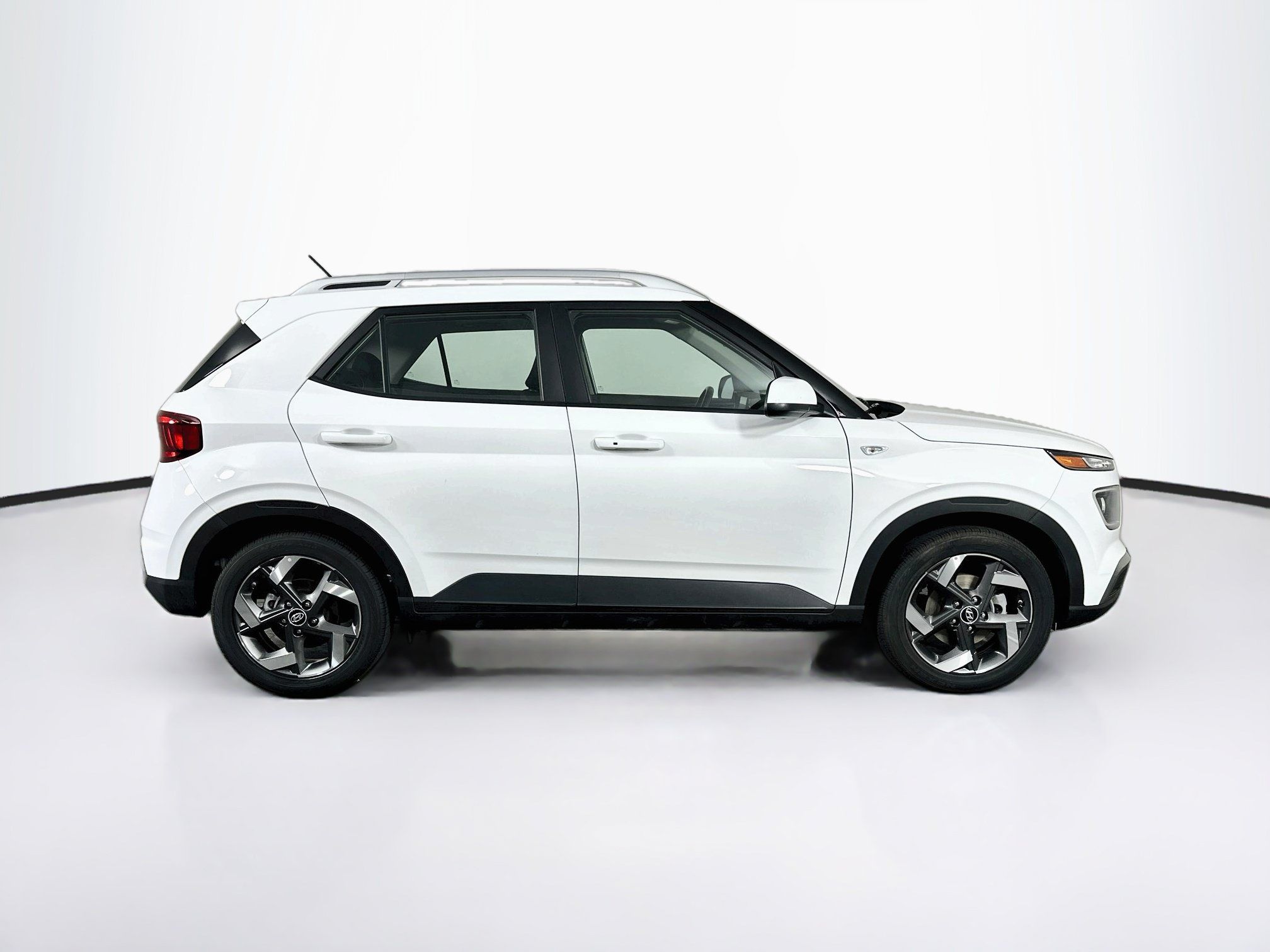 Used 2025 Hyundai Venue SEL FWD image 10
