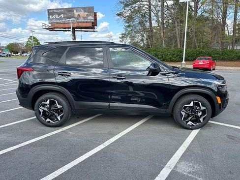 New 2026 Kia Seltos S FWD image 2