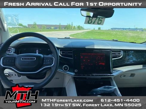 Used 2022 Jeep Wagoneer Series III w/ Premium Group I AWD/4WD image 12