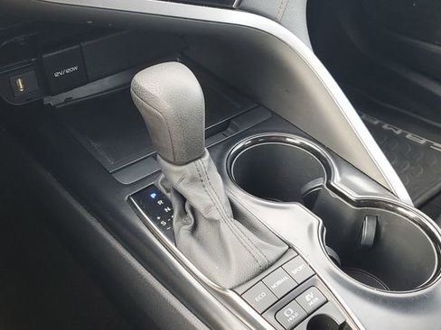 Used 2020 Toyota Camry LE image 36