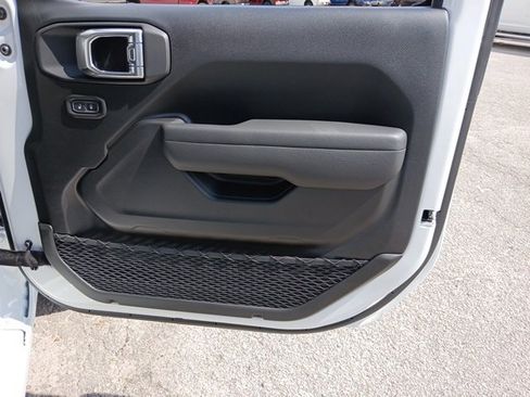 New 2025 Jeep Gladiator Sport image 33