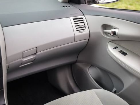Used 2010 Toyota Corolla LE FWD image 24