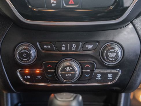 Used 2019 Jeep Cherokee High Altitude AWD/4WD image 23