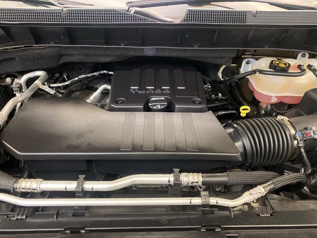 Used 2022 Chevrolet Silverado 1500 LT AWD/4WD image 25