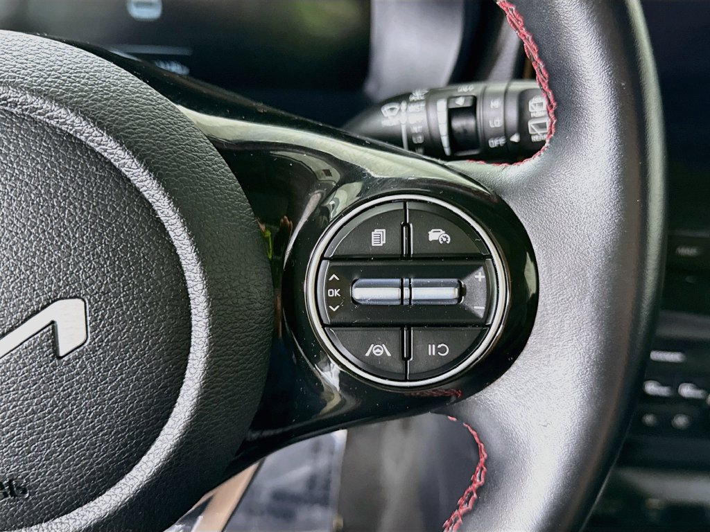 Certified 2025 Kia Soul GT-Line FWD image 22