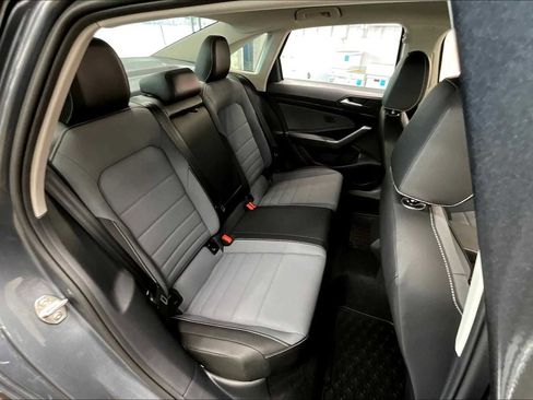 New 2025 Volkswagen Jetta SE image 24