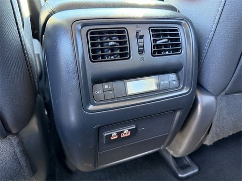 Used 2019 Nissan Pathfinder S image 12