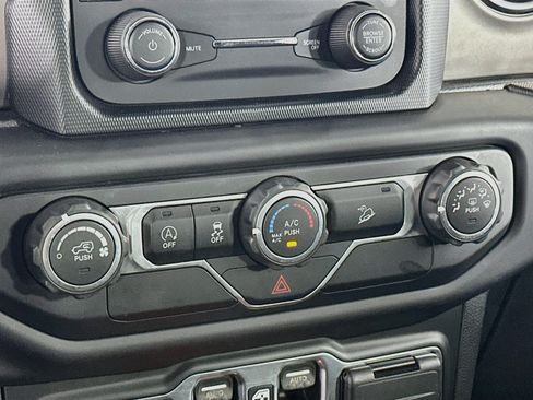 Used 2019 Jeep Wrangler Unlimited Sport S AWD/4WD image 23