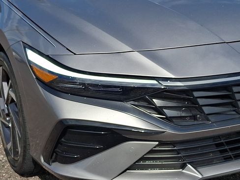 Used 2024 Hyundai Elantra Limited FWD image 9