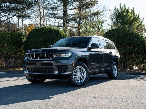 Used 2025 Jeep Grand Cherokee L Laredo RWD image 1