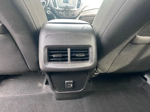 Used 2019 Chevrolet Equinox LT image 33