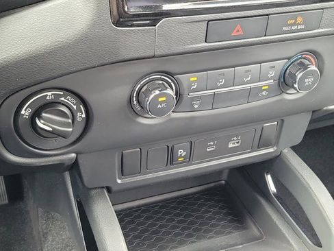 Used 2023 Nissan Frontier SV w/ Midnight Edition Package image 30