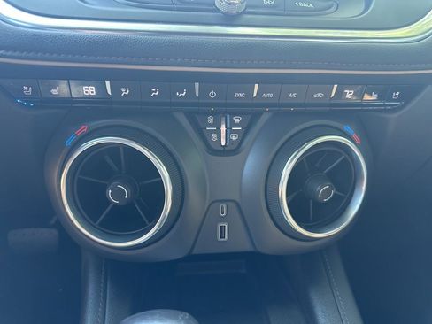 Used 2020 Chevrolet Blazer Premier w/ Driver Confidence II Package FWD image 11