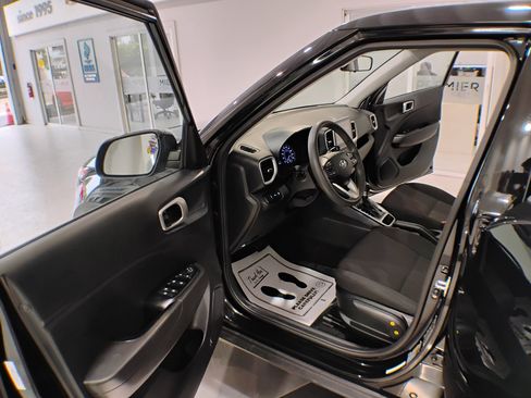 Used 2021 Hyundai Venue SE image 47