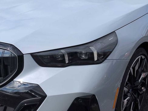 Used 2025 BMW i5 xDrive40 w/ M Sport Package image 11