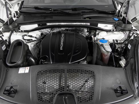 Used 2018 Porsche Macan Sport Edition image 41