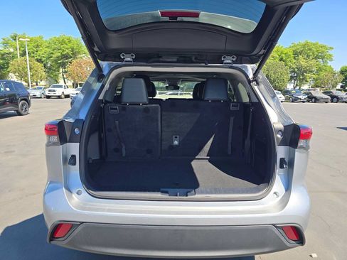Used 2023 Toyota Highlander XLE FWD image 15