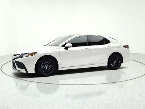 Used 2023 Toyota Camry XSE w/ Navigation Package FWD image 4