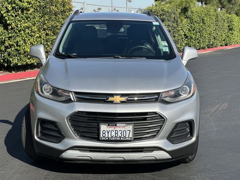 Used 2018 Chevrolet Trax LT w/ LT Convenience Package image 6