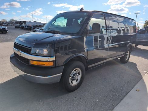 Used 2016 Chevrolet Express 2500 LT w/ LT Preferred Equipment Group image 4