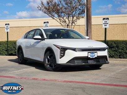 New 2025 Kia K4 LXS