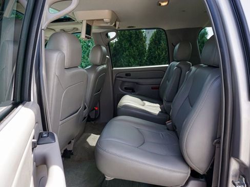 Used 2005 GMC Yukon XL 2500 SLT w/ SLT Preferred Equipment Group image 29