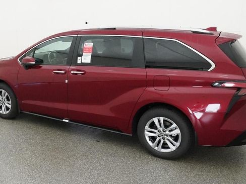 New 2026 Toyota Sienna Limited FWD image 4