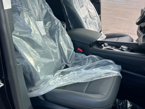 New 2026 Ford Explorer Active w/ Active Comfort Package image 16