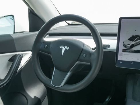 Used 2021 Tesla Model Y Long Range AWD/4WD image 14