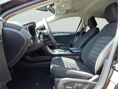 Used 2020 Ford Fusion SE AWD/4WD image 12