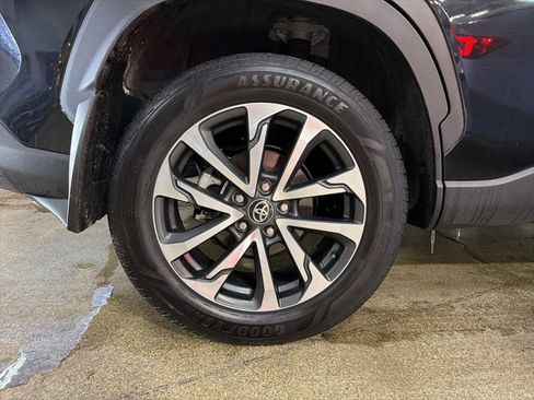 Used 2025 Toyota Corolla Cross XLE image 28