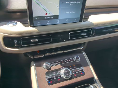 Used 2022 Lincoln Aviator Reserve w/ Class IV Trailer Tow Package image 19