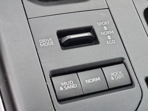 Used 2020 Toyota Highlander XLE image 26