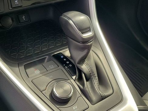 Used 2022 Toyota RAV4 XLE Premium image 25