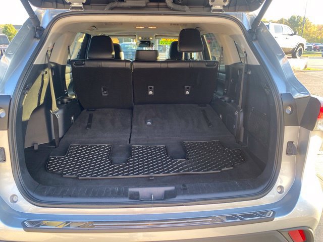 Used 2024 Toyota Highlander Limited AWD/4WD image 6
