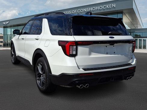 Used 2025 Ford Explorer ST AWD/4WD image 4