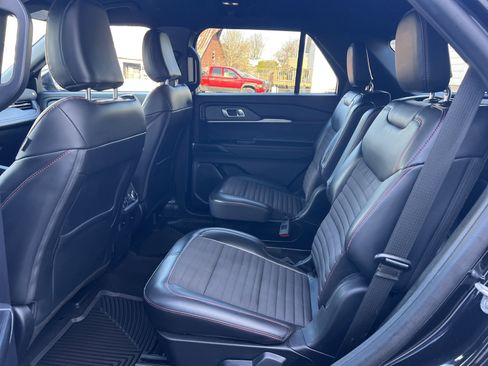 Used 2025 Ford Explorer ST-Line image 6