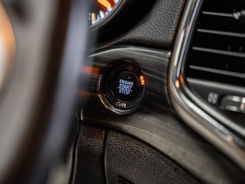 Used 2019 Jeep Grand Cherokee Laredo w/ Security & Convenience Group image 30