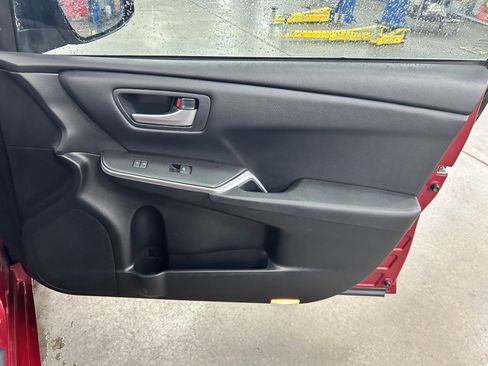 Used 2017 Toyota Camry SE image 27